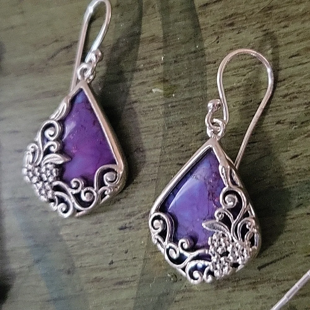 Nicely Matched Set - Picture 2 of 12
